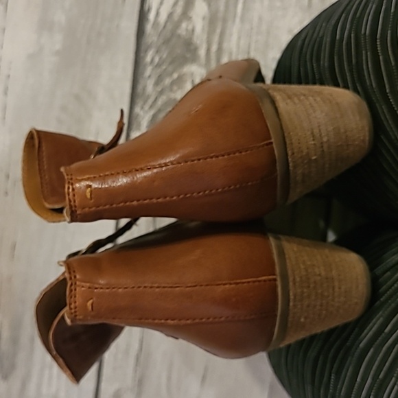 FRYE Judith Women's 9.5 cognac brown leather side zippers Ankle Boots booties - Picture 5 of 11